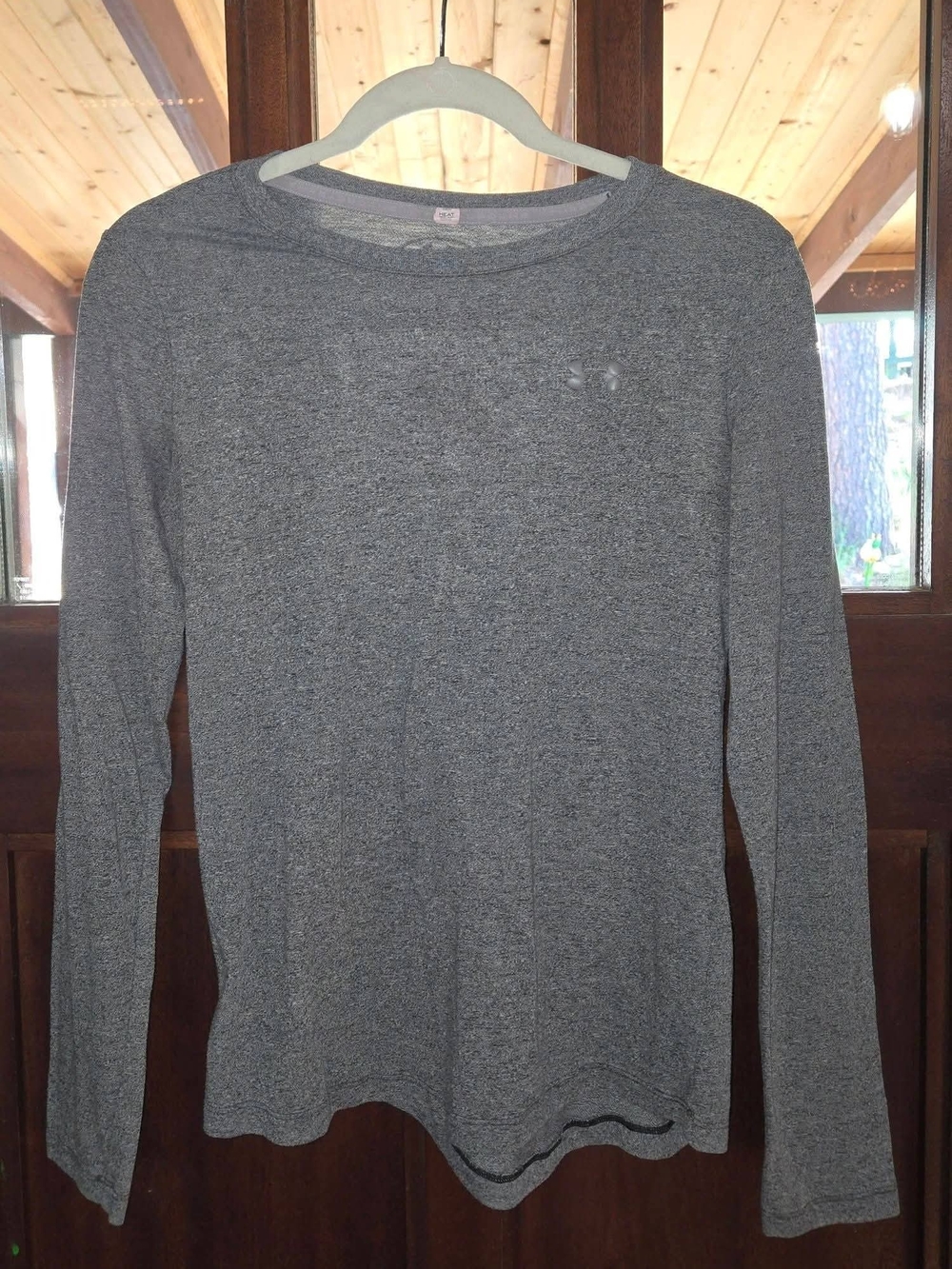Under Armour Women’s Long-Sleeve Heather Gray Crew Shirt Size XS